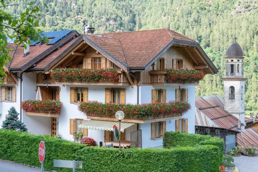 Appartamento Mansarda Patrizia E Franco Val Di Sole كوميزادورا المظهر الخارجي الصورة